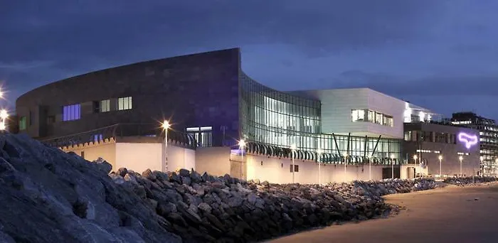 Primera Linea Playa+parking Gratis דירה *